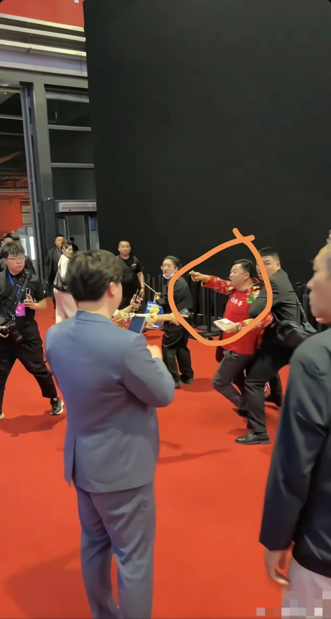 场面火爆!即时盘口观众席沸腾不已的简单介绍 场面火爆!即时盘口观众席沸腾不已的简单介绍