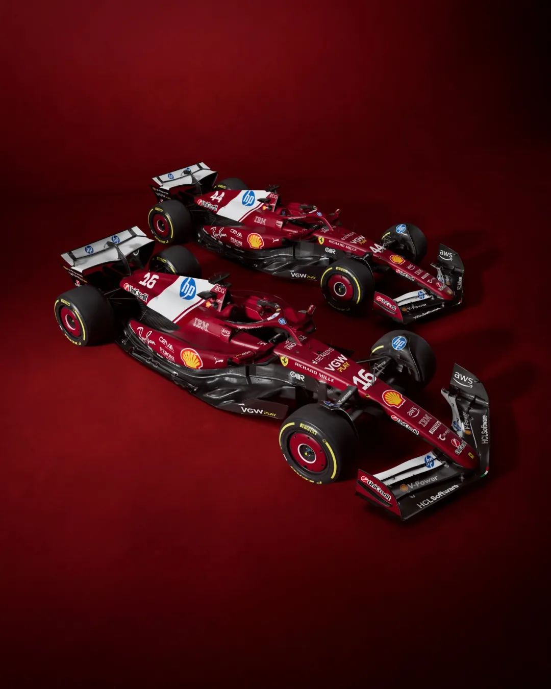 阿斯顿马丁险胜红牛二队，塞恩斯高光表现