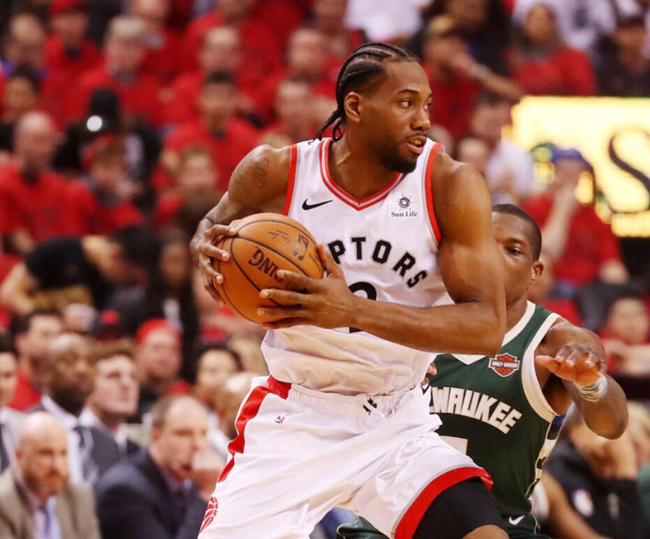 雄鹿逆转尼克斯，伦纳德刷新纪录